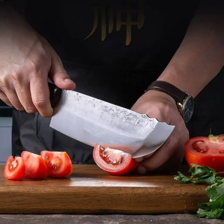 Hochwertiges Cleaver Messer mit Damaszenerstahlklinge und feinen Maserungen. Edles Cleaver Messer – Handgefertigt aus Damaszenerstahl für höchste Qualität.