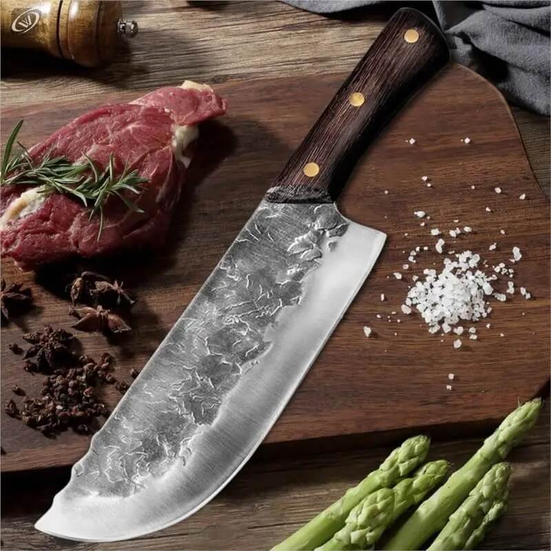 Cleaver Messer mit ergonomischem Holzgriff für maximalen Komfort und Präzision. Ergonomisches Cleaver Messer – optimaler Komfort dank edlem Holzgriff für perfektes Schneiden.