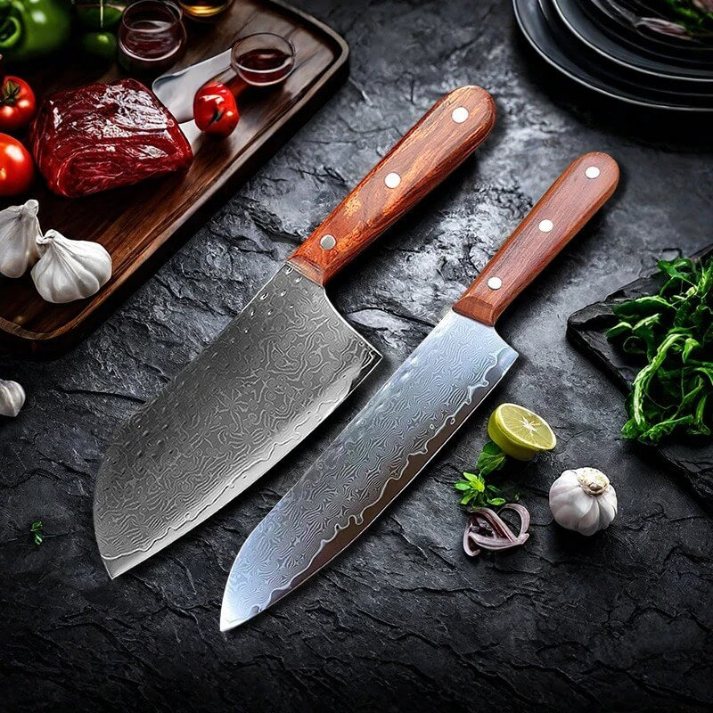 Damaszener Messer Santoku mit robuster Klinge für vielfältige Schneideaufgaben. Damaszener Messer Santoku: Vielseitig und scharf für alle Schneidaufgaben in der Küche.