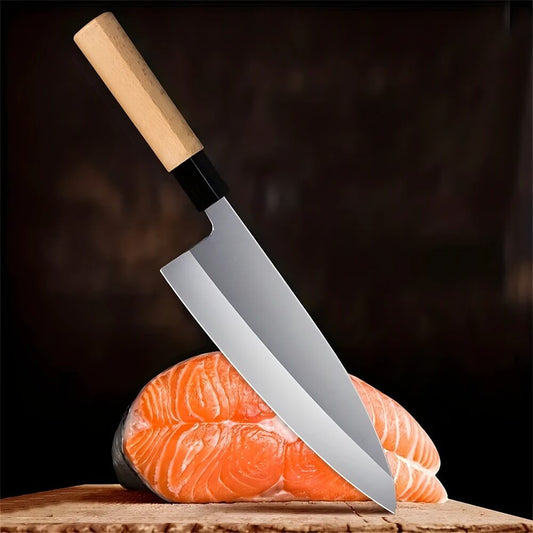 Japanisches Deba Messer mit ergonomischem Holzgriff und handgeschmiedeter Edelstahlklinge. Ergonomischer Holzgriff und scharfe Edelstahlklinge – das ideale Werkzeug für deine Küche.