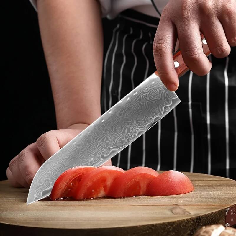 Robuster, ergonomischer Griff des Nikiri Messers für einen sicheren Halt. Damaszener Messer Nikiri: Komfortabler Griff für maximale Präzision und sicheren Halt.